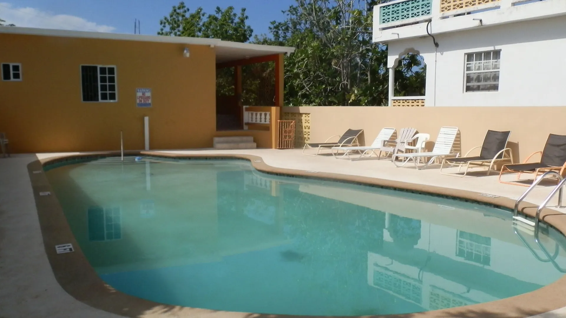 Paradise On The Rocks Negril Hotel