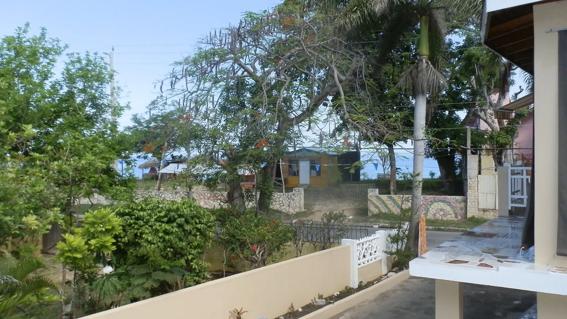 Paradise On The Rocks Negril Hotel